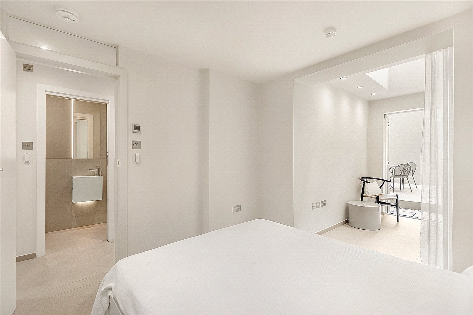 Flat Chepstow Road in City of Westminster