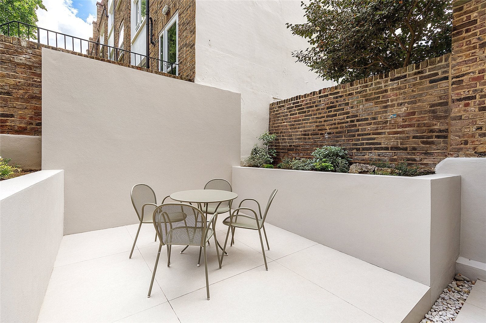 Flat Chepstow Road in City of Westminster