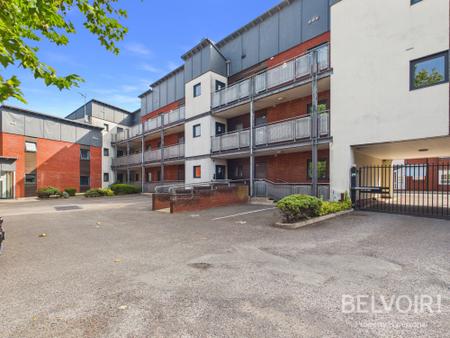 Flat Rowley Street in Stafford