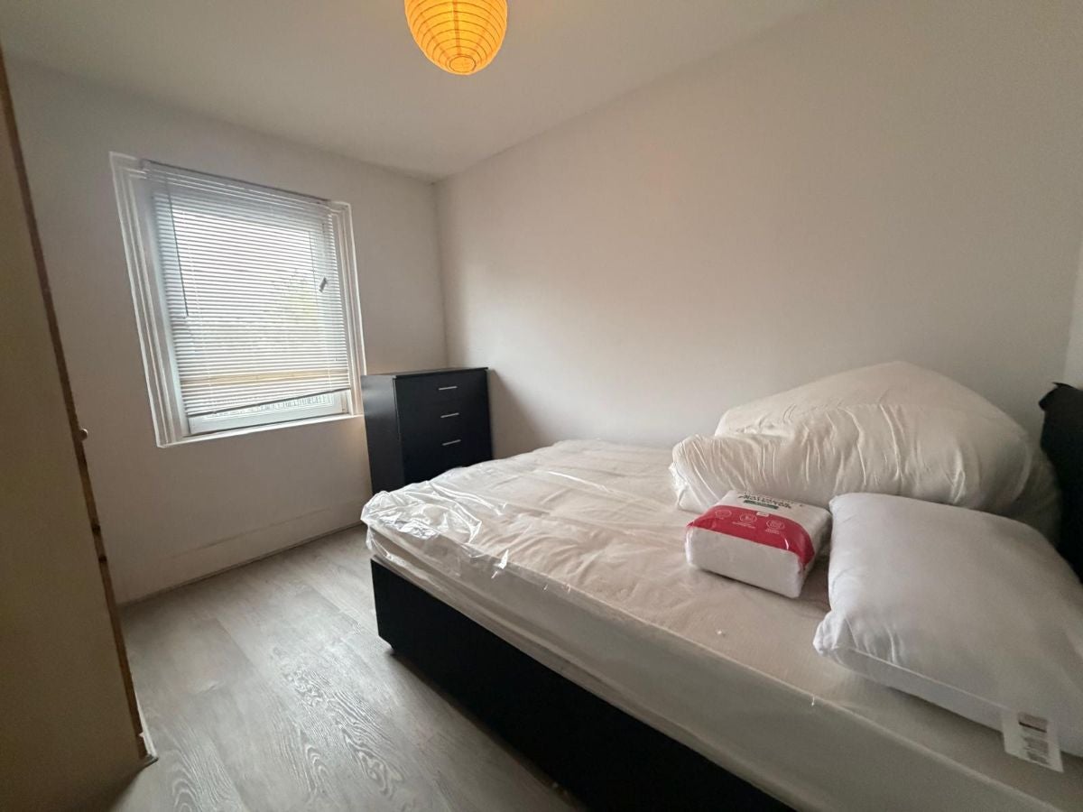 Room Eade Court in Gillingham