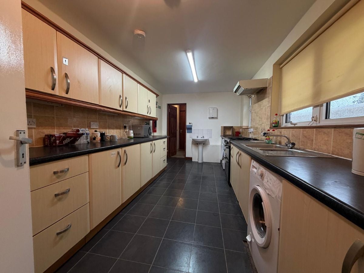 Room Eade Court in Gillingham
