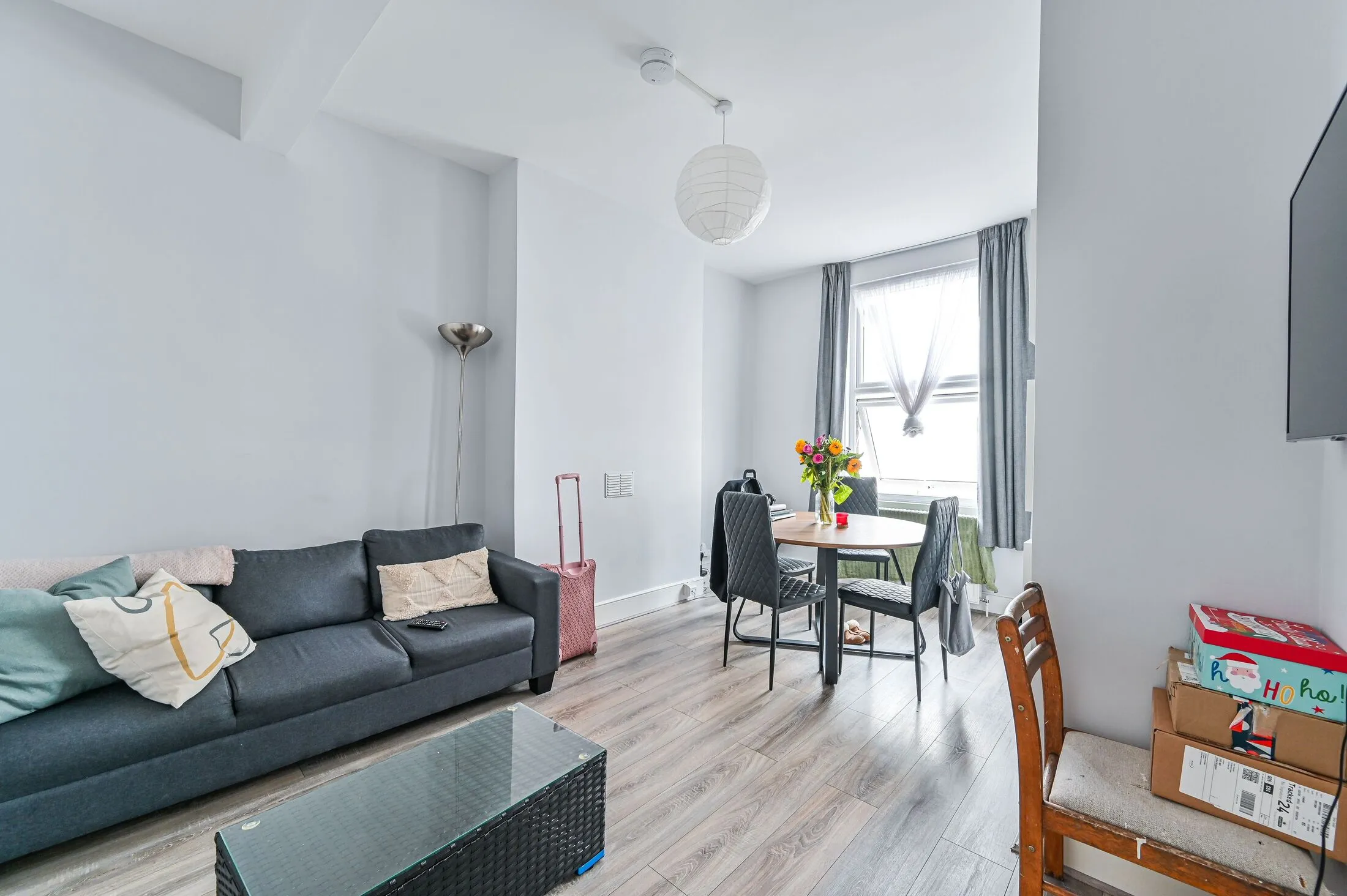Flat Sulina Road in Greater London
