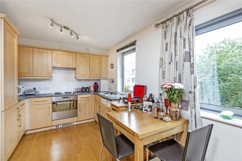 Flat Balham High Road in Greater London