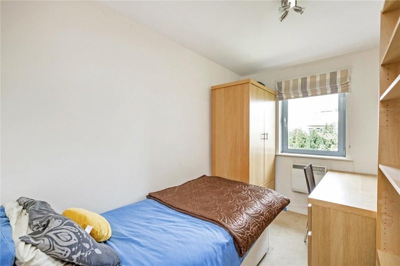 Flat Balham High Road in Greater London