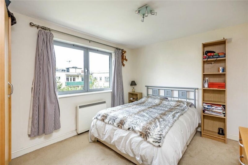 Flat Balham High Road in Greater London