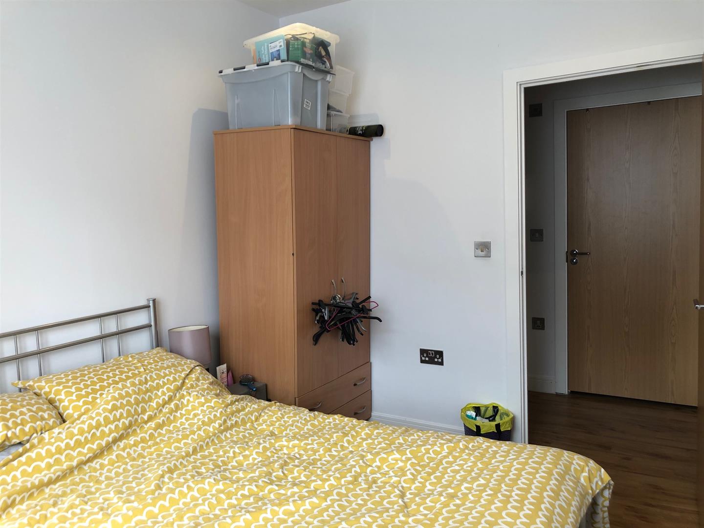 Flat Kingston Road in Greater London