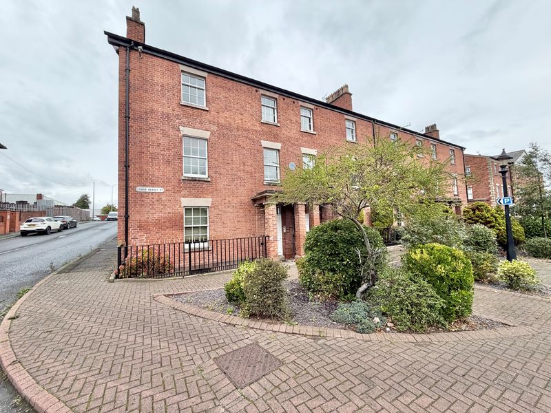 Flat Lower Mersey Street in Ellesmere Port