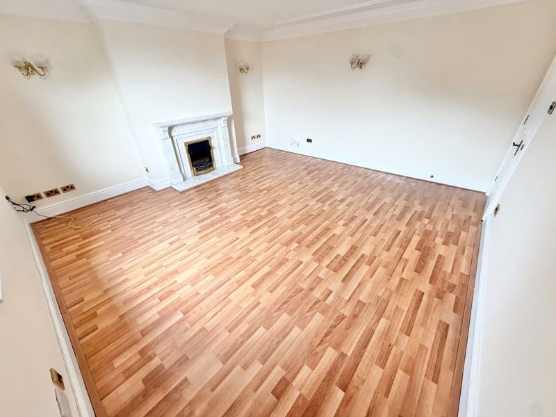 Flat Lower Mersey Street in Ellesmere Port