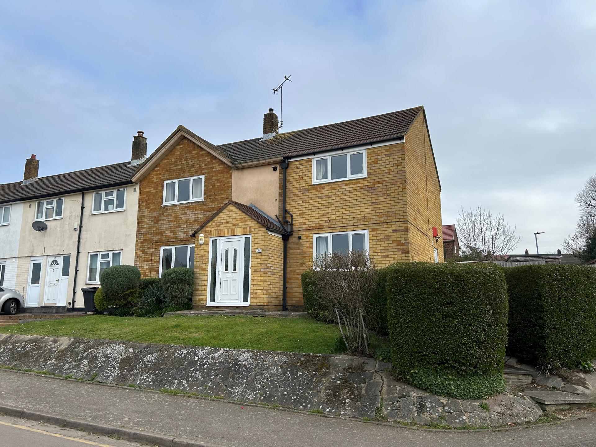 House Ashwood Road in Hertsmere
