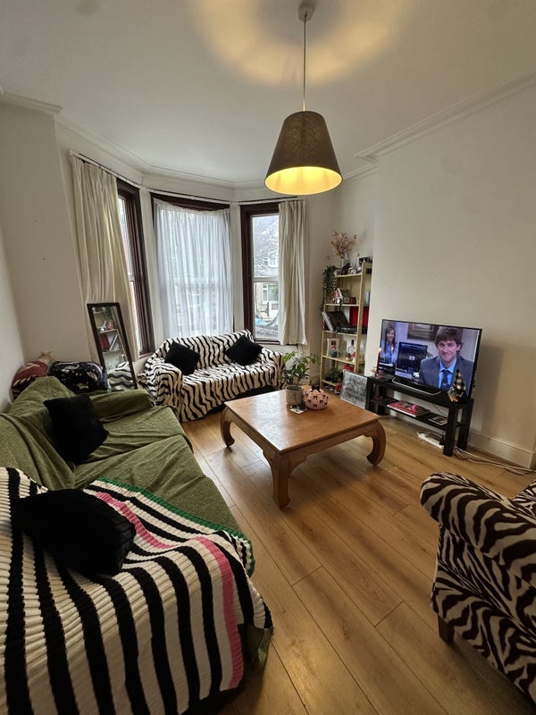 Room Kimberley Gardens in Greater London