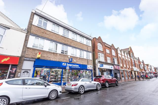 Flat High Street in Surrey Heath