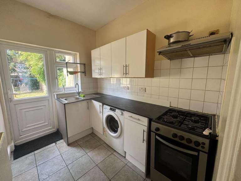 House Mortlake Road in Greater London