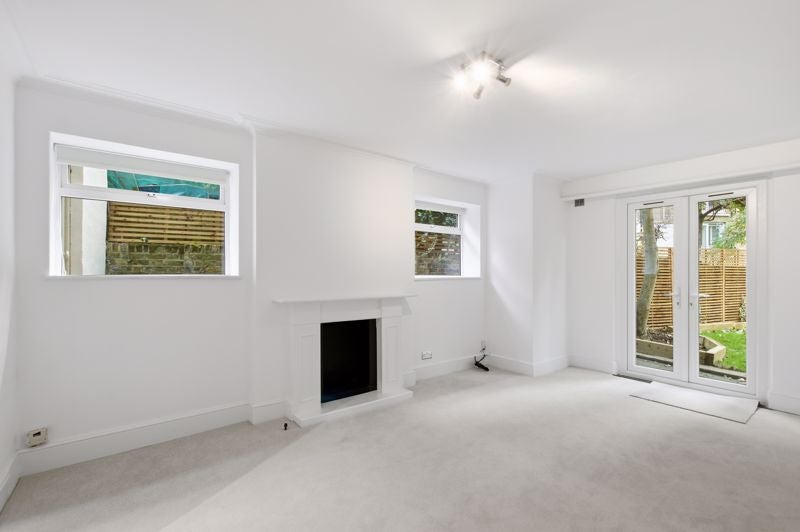 Flat Crossfield Road in Greater London