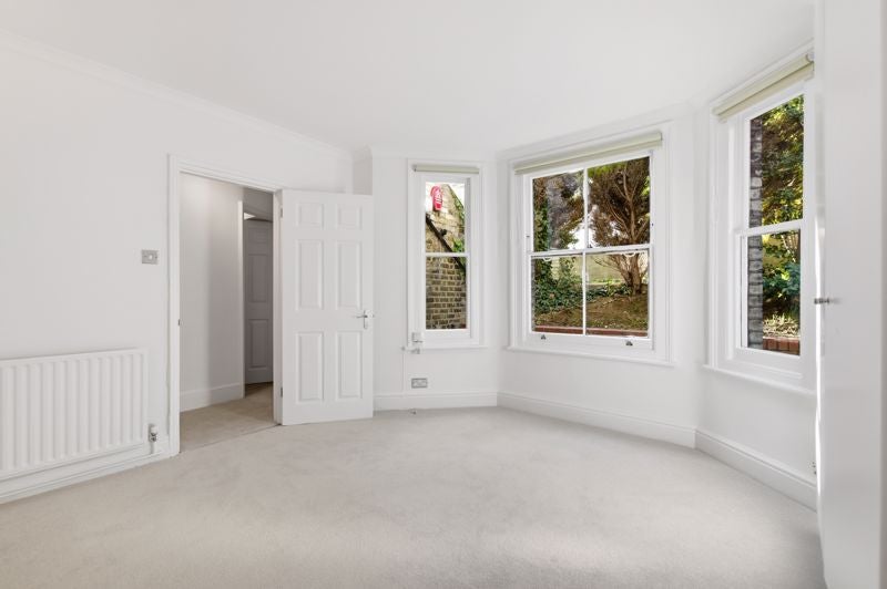 Flat Crossfield Road in Greater London