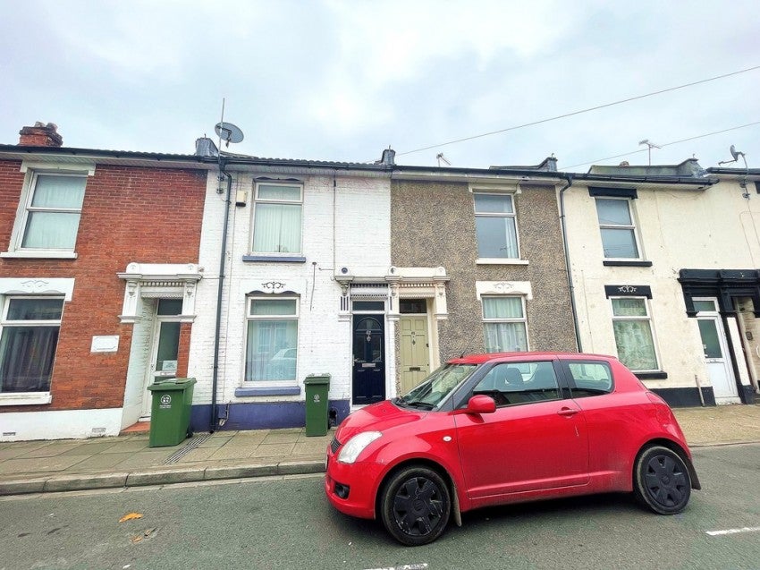 Flat Walmer Road in Portsmouth