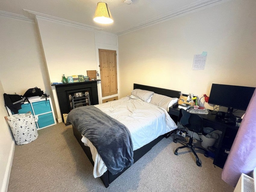 Flat Walmer Road in Portsmouth