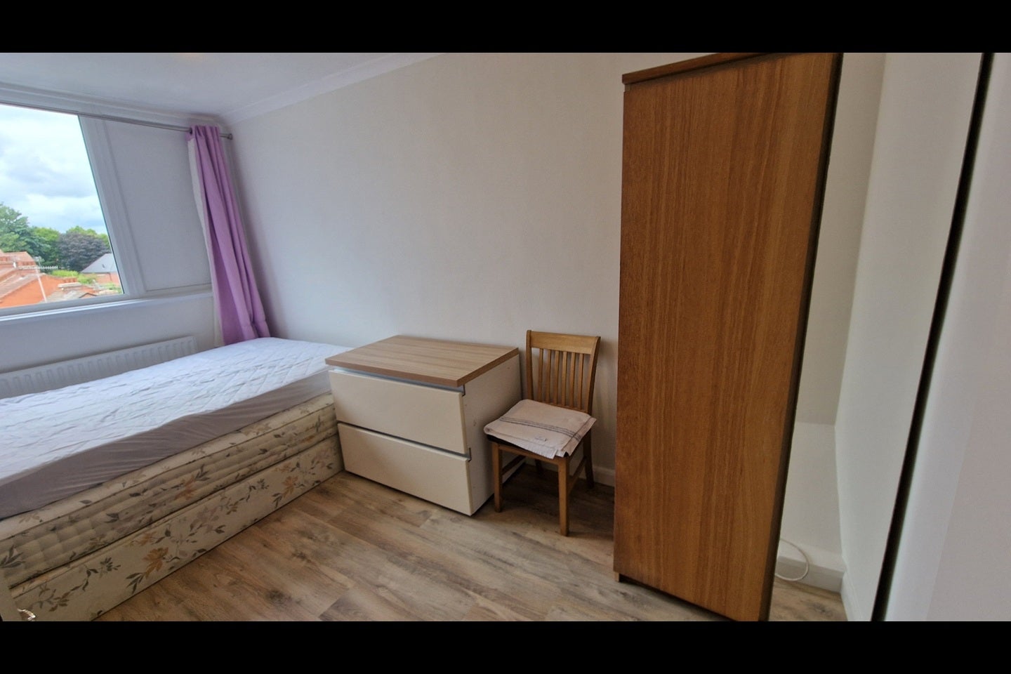 Room Cotmandene in Mole Valley