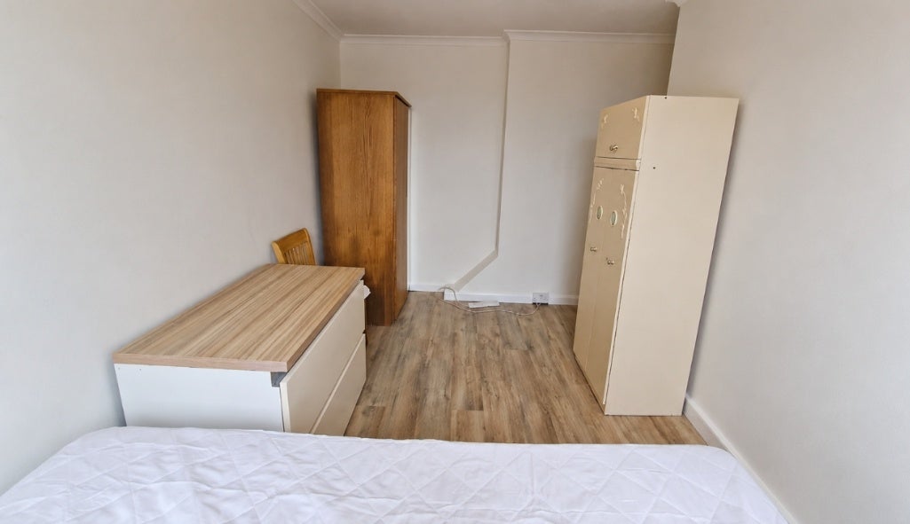 Room Cotmandene in Mole Valley
