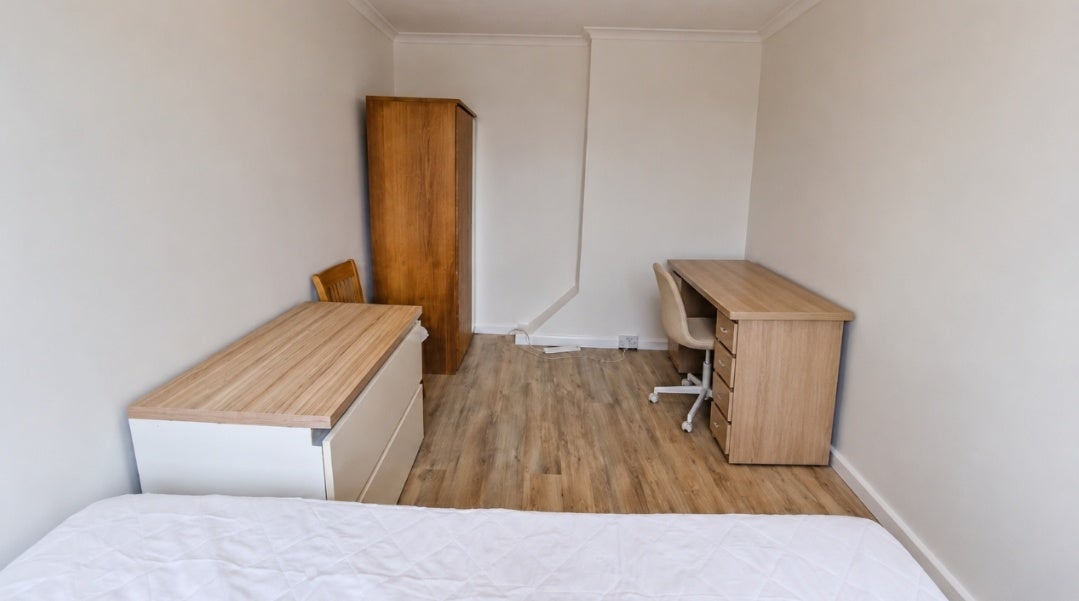 Room Cotmandene in Mole Valley