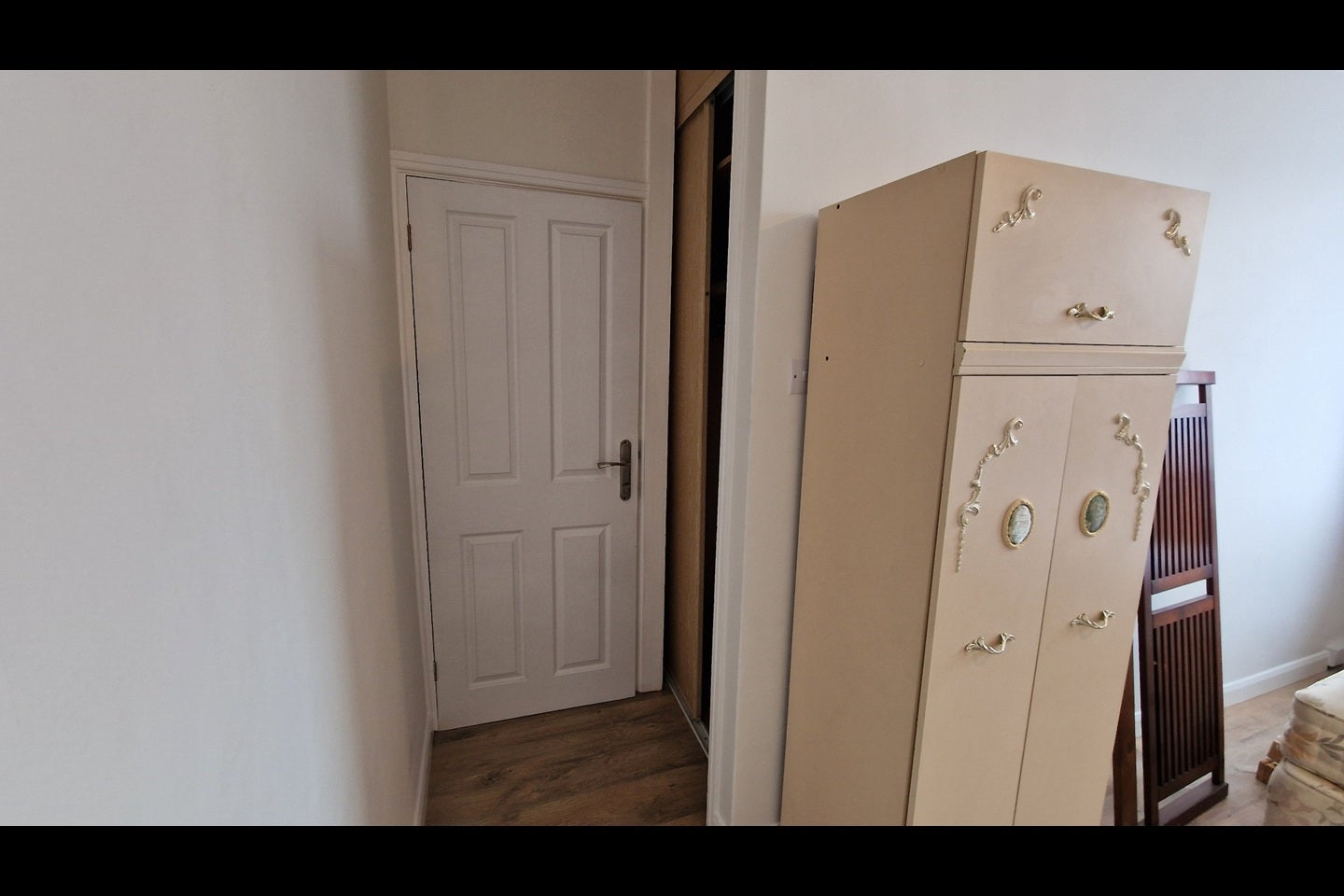 Room Cotmandene in Mole Valley