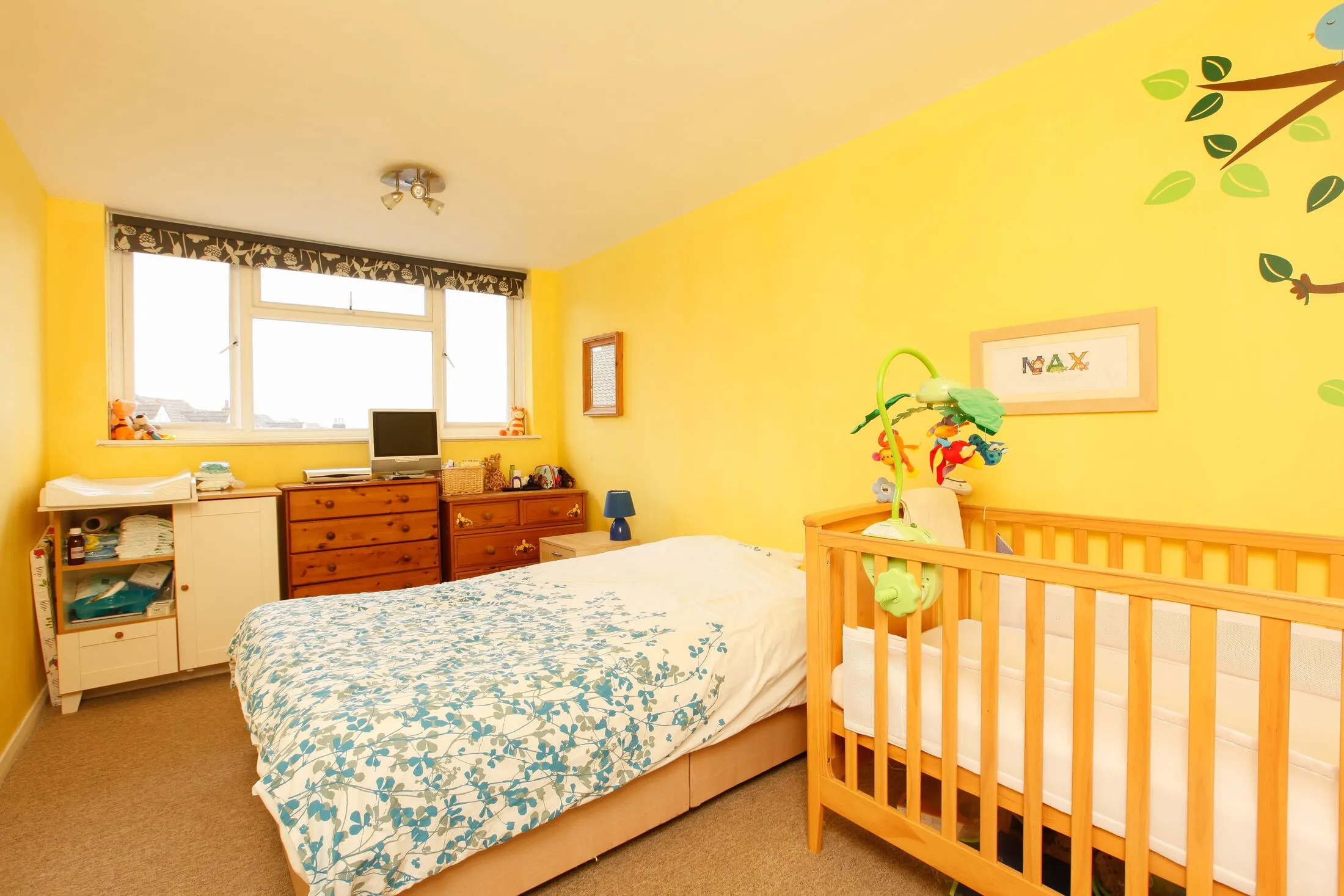 Flat Whitworth Road in Greater London