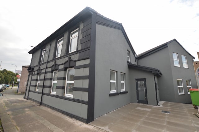 Flat Walthew Lane in Wigan