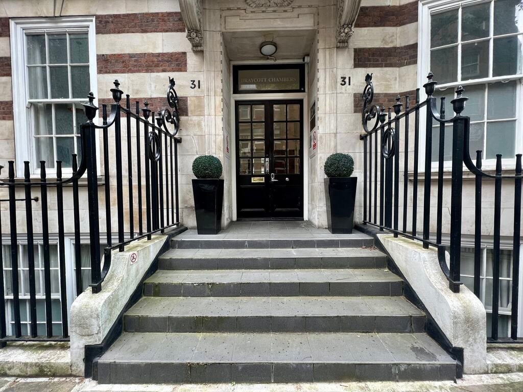 Flat Draycott Avenue in Greater London