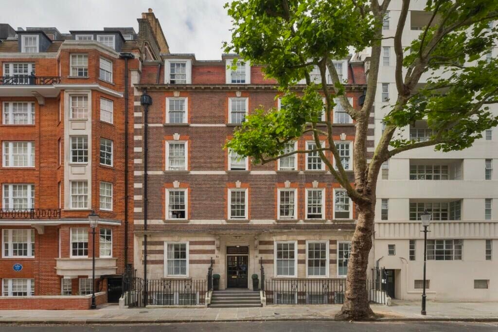 Flat Draycott Avenue in Greater London