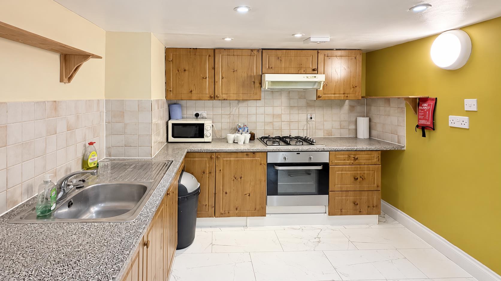 Flat West End Lane in Greater London