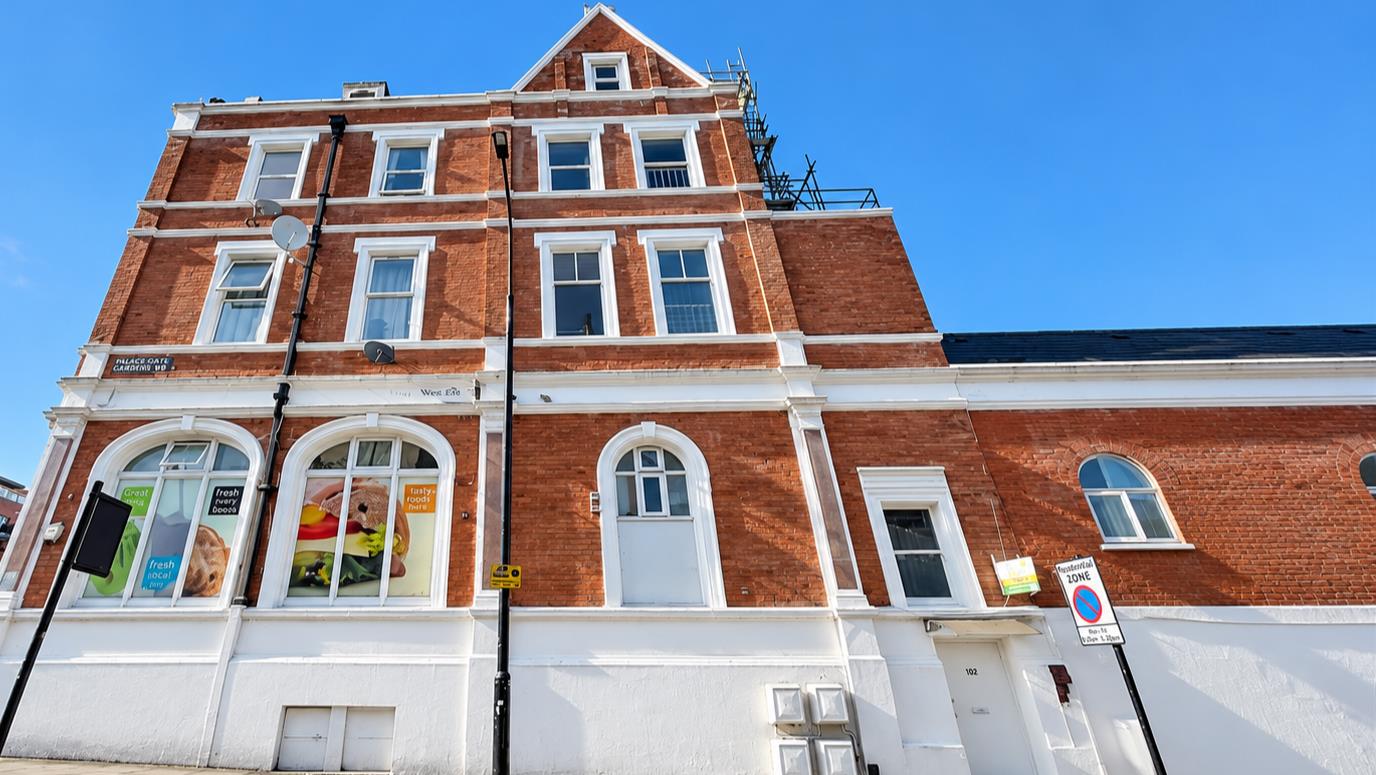 Flat West End Lane in Greater London