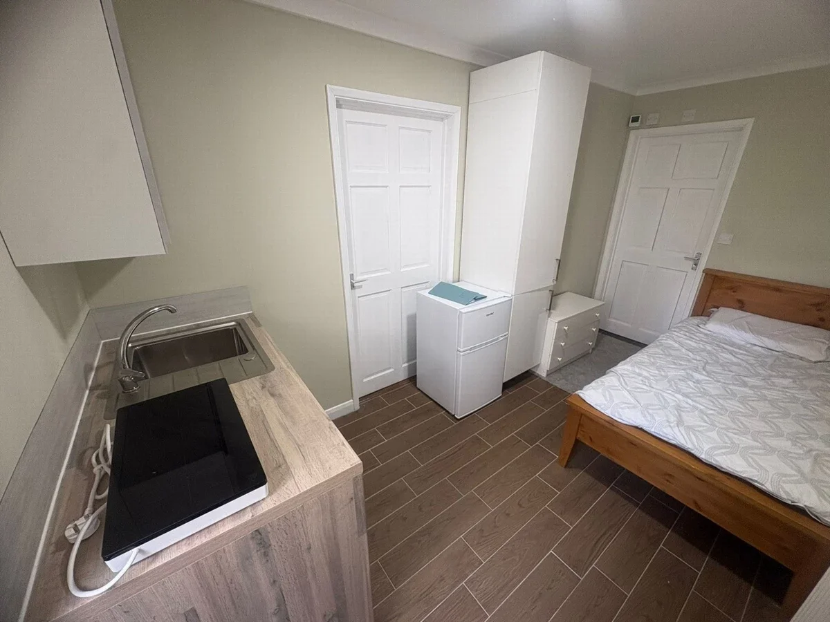Room Eastern Avenue in Greater London