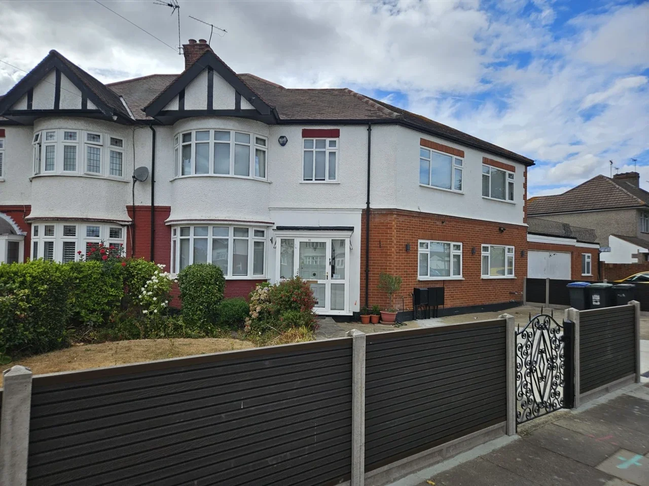 Flat Vicar's Close in Greater London