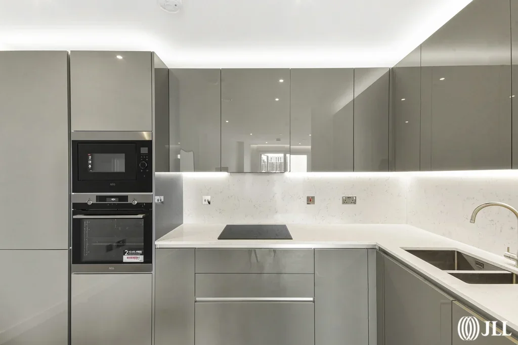 Flat Lanchester Way in Greater London
