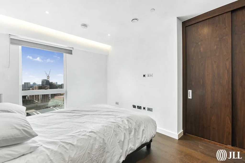 Flat Lanchester Way in Greater London