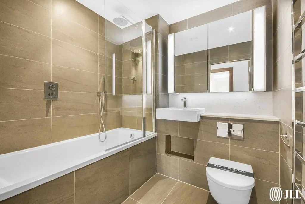 Flat Lanchester Way in Greater London