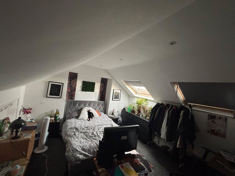 Room Hillside Road in Bristol