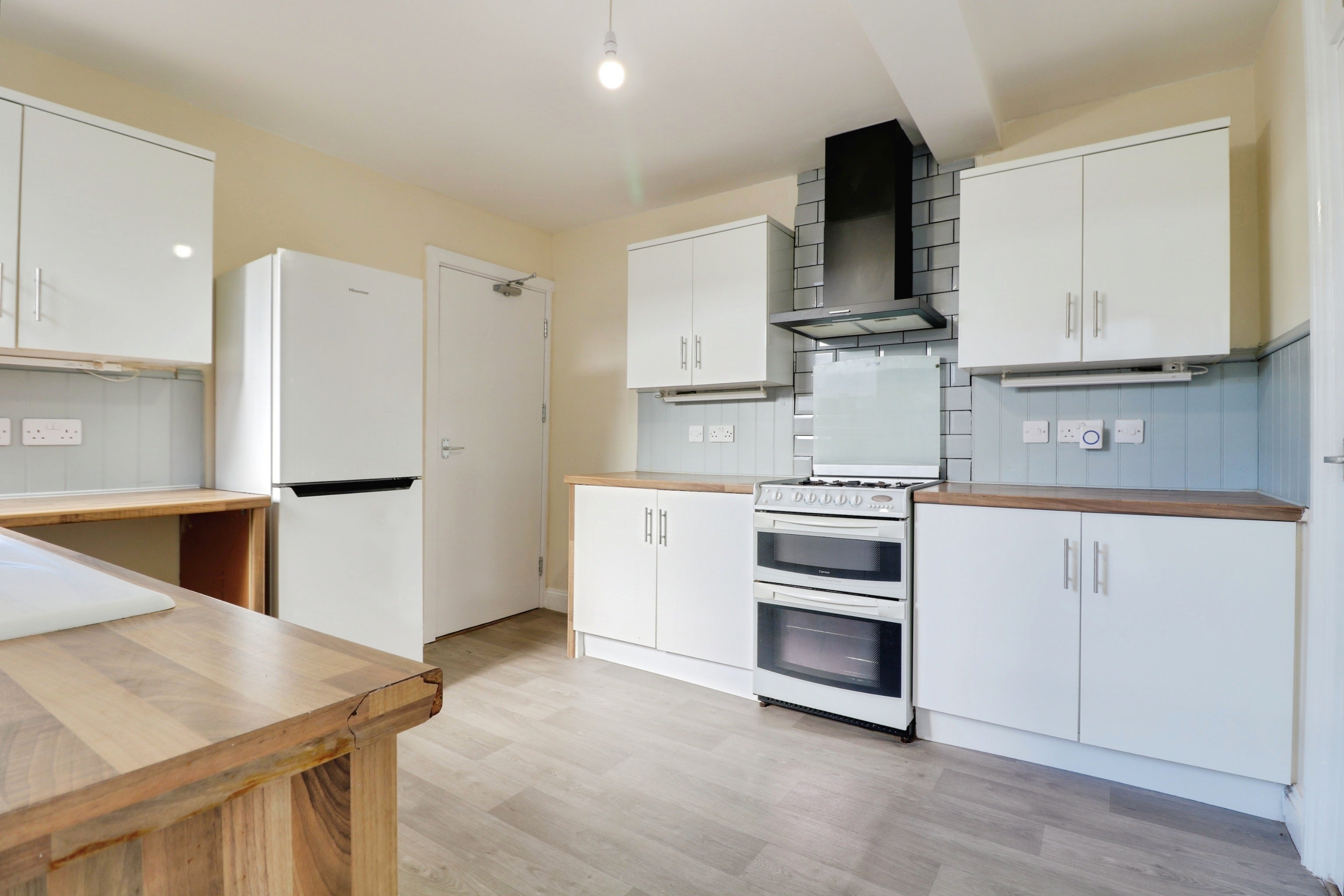 Flat Nevendon Road in Wickford