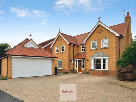 House Prince Henrys Close in Wychavon