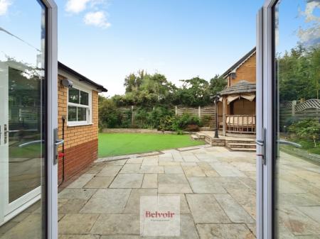 House Prince Henrys Close in Wychavon