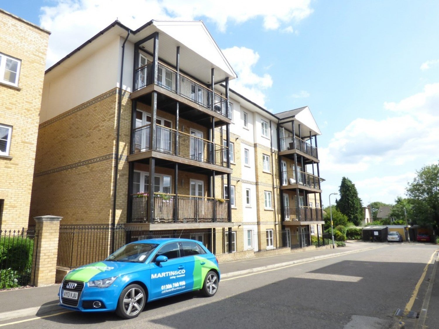 Flat Clarendon Way in Colchester