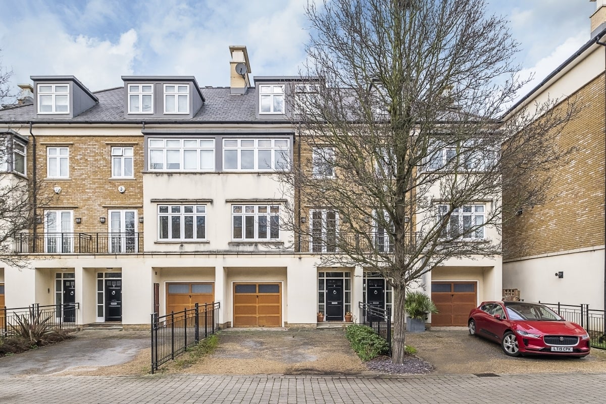 House Whitcome Mews in Greater London