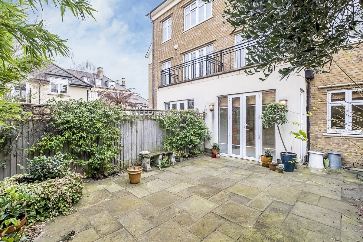 House Whitcome Mews in Greater London