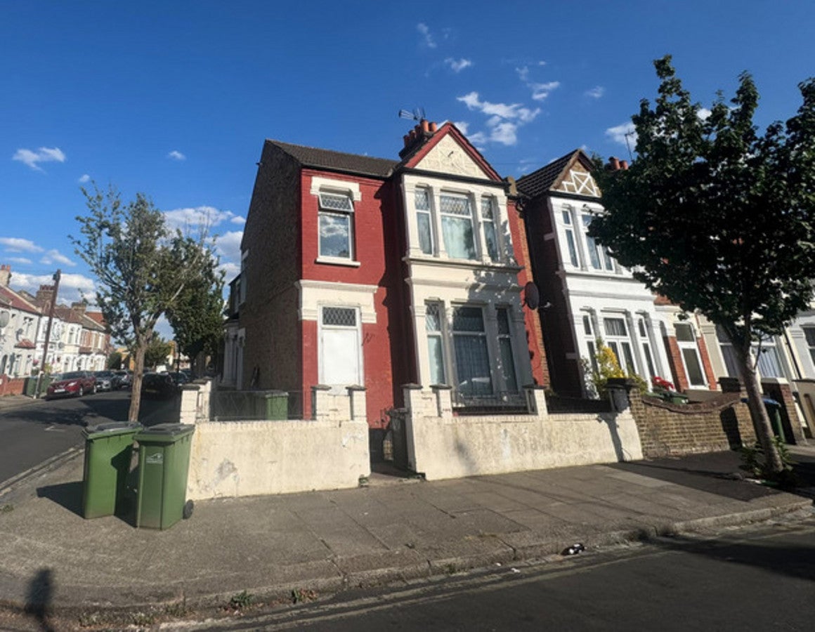 Flat Mineral Street in Greater London