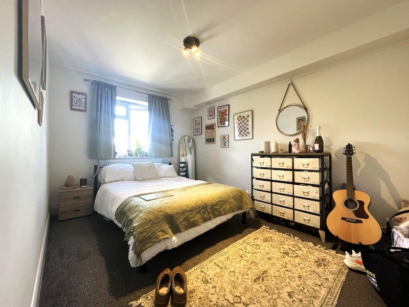 Room Worple Road in Greater London