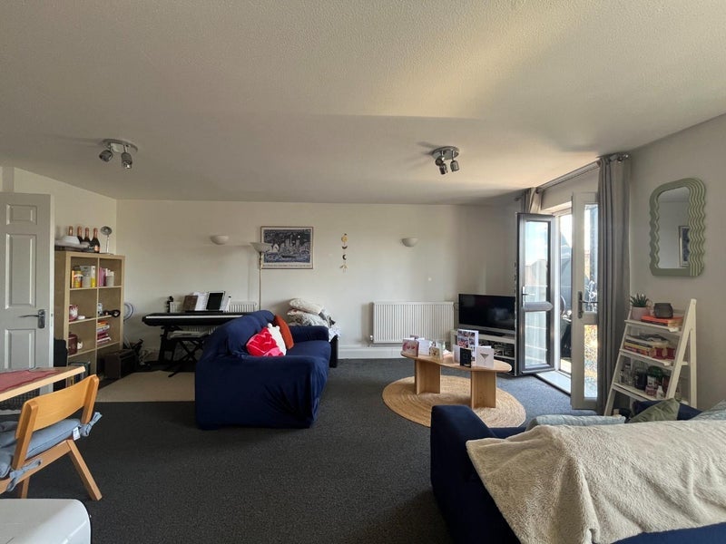 Room Worple Road in Greater London