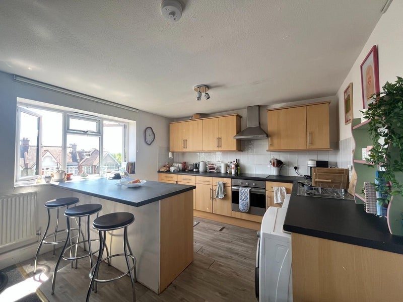 Room Worple Road in Greater London