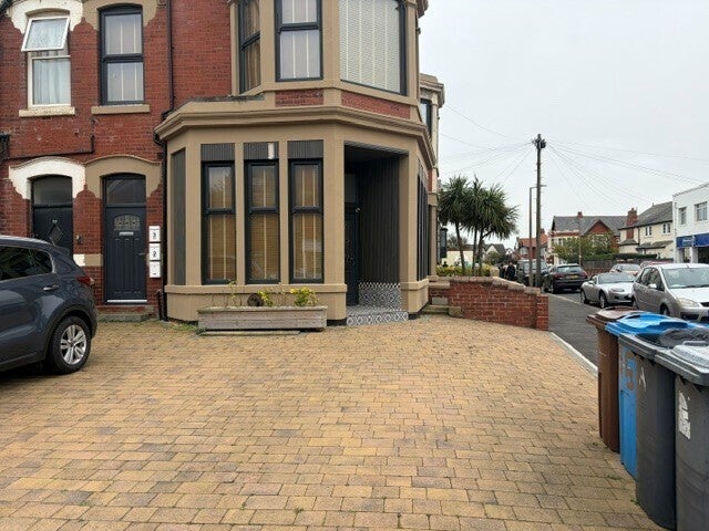 Flat Lightburne Avenue in Borough of Fylde