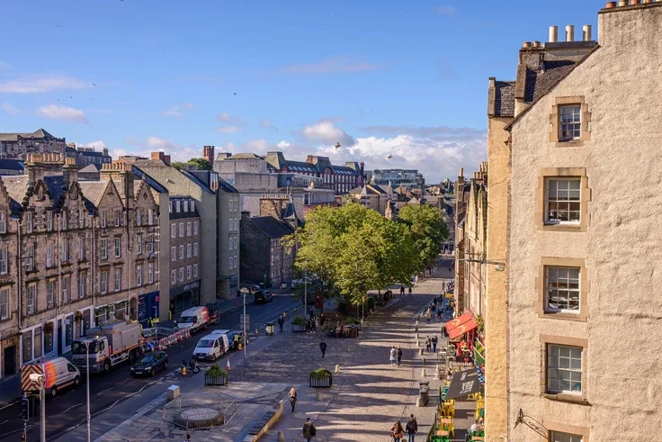 Flat Lauriston Place in City of Edinburgh
