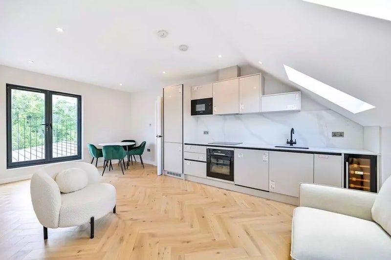 Room Inglis Road in Greater London