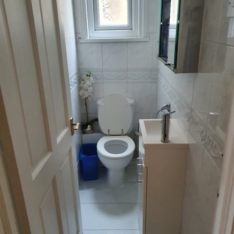 Room Kingscourt Road in Greater London